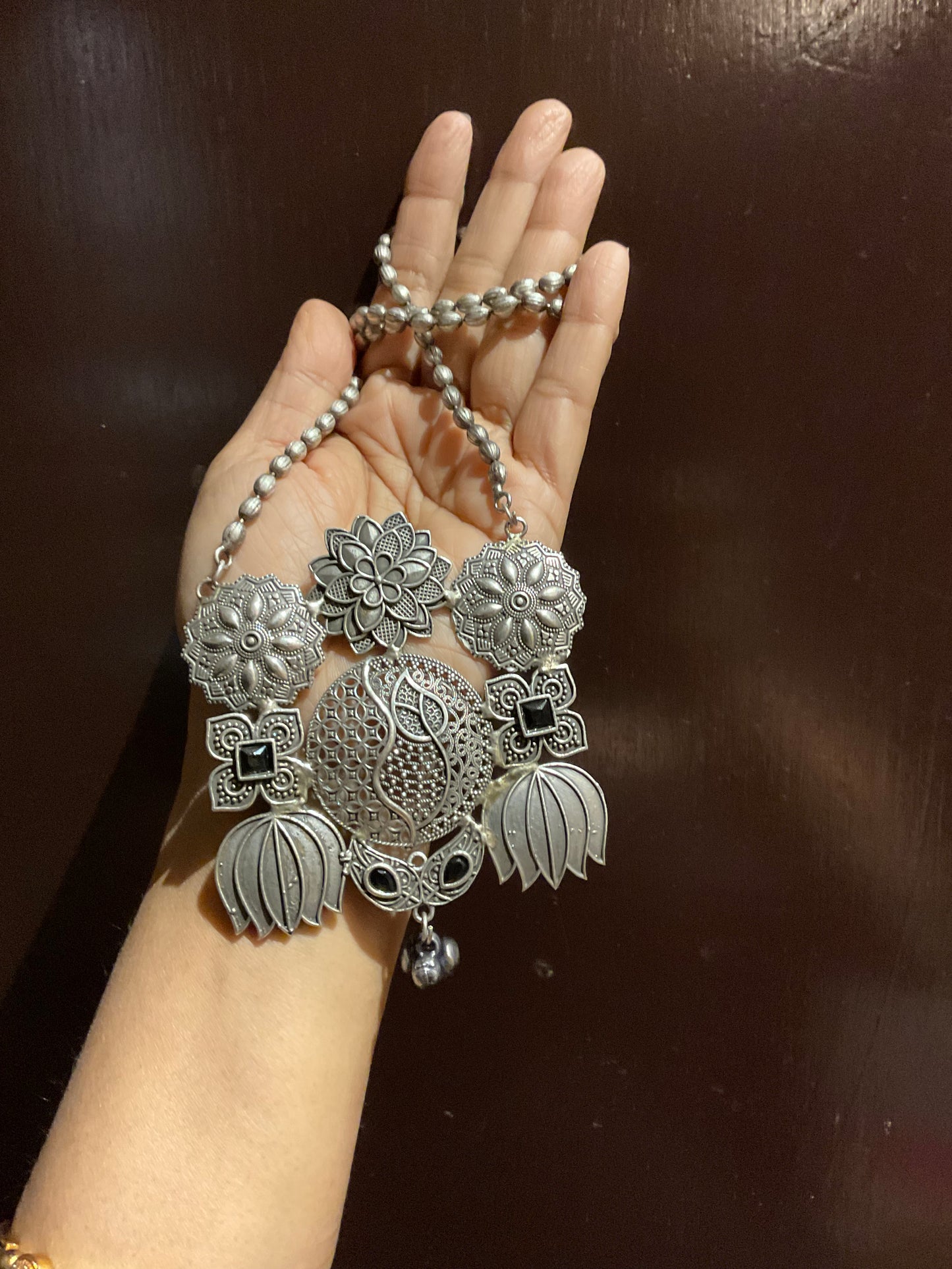 Silver thappa neck piece