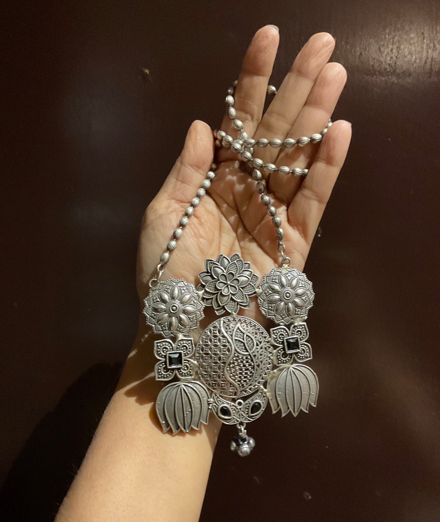 Silver thappa neck piece
